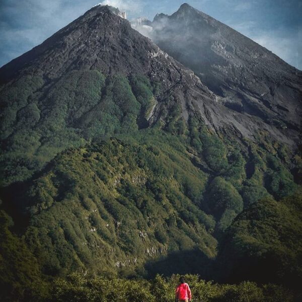 Merapi masih dalam keadaan waspada. Jangan tertipu dengan info-info hoax ya guys...