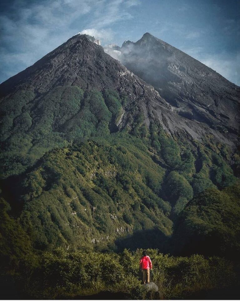 Merapi masih dalam keadaan waspada. Jangan tertipu dengan info-info hoax ya guys...