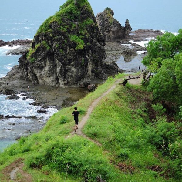 Seger ya kalo jalan pagi-pagi. 
#explorejogja photo today by  taken at Pantai Wa...