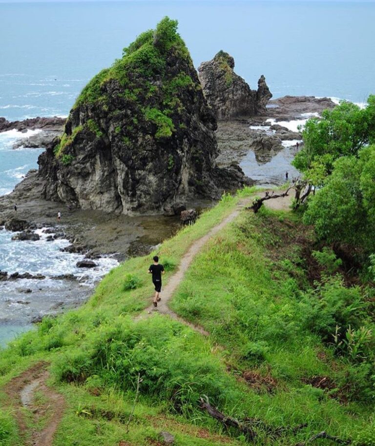 Seger ya kalo jalan pagi-pagi. 
#explorejogja photo today by  taken at Pantai Wa...