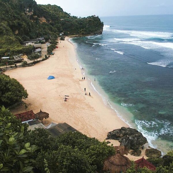 Sejauh ini pantai mana yang jadi destinasi favoritmu di Yogyakarta? .
.
#explore...