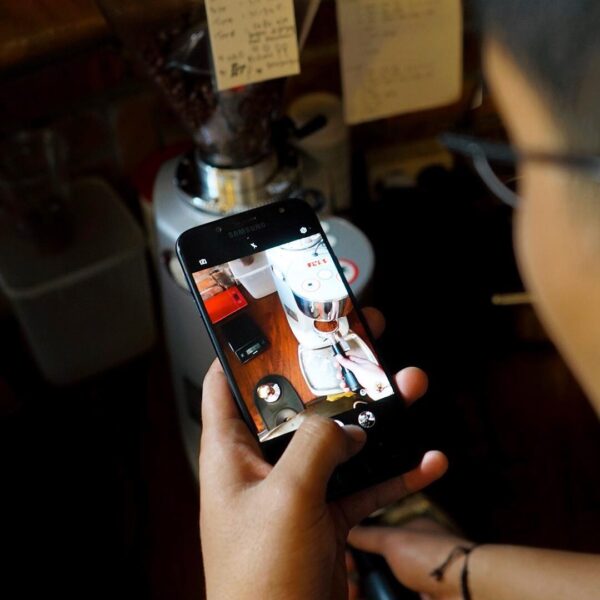 Selain fitur kamera full HD yang enak buat Vertical Vlog, fitur Signal Max yg te...