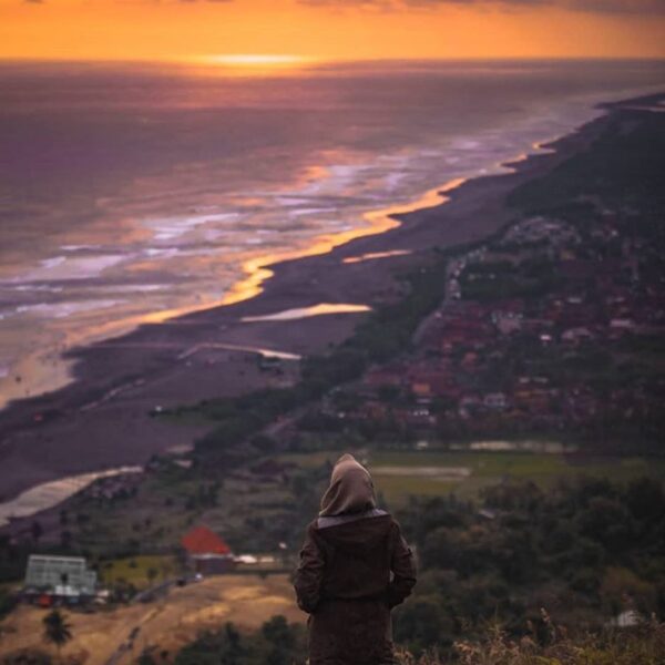 Sore ini sunset-an di sini yuk. Ke Jogja jangan cuma ke Candi aja :) /

#explore...