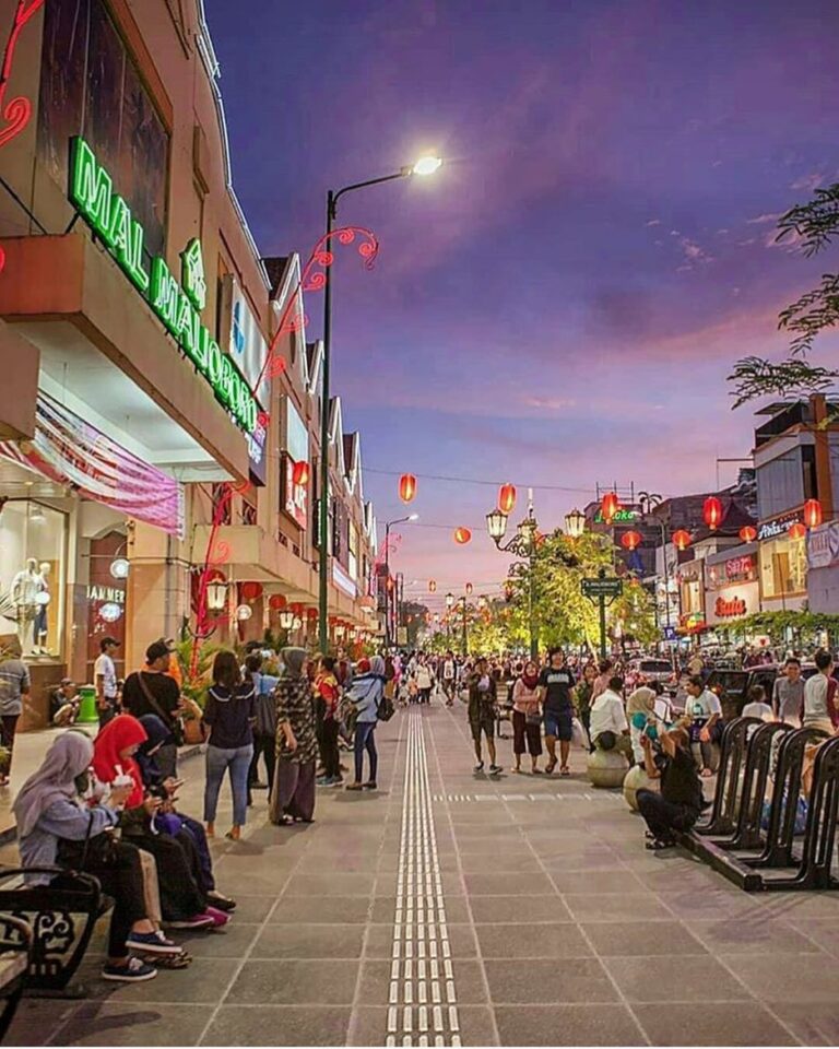 Tau ga sih kamu kalo setiap Selasa Wage penanggalan Jawa tidak ada PKL di sepanj...