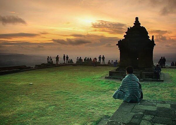 Tempat asik nih buat sunsetan.

#explorejogja photo today by   taken at Candi Ij...