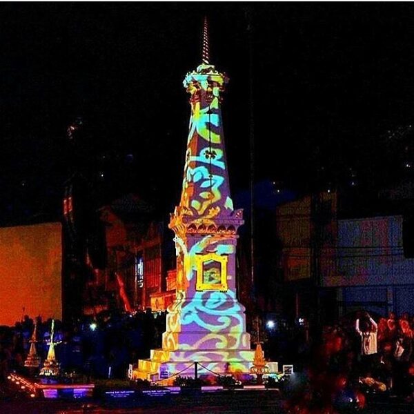 Tugu Jogja tadi malam !!!
Tetap istimewa Yogyakarta #hut260jogja 
Credit by ...