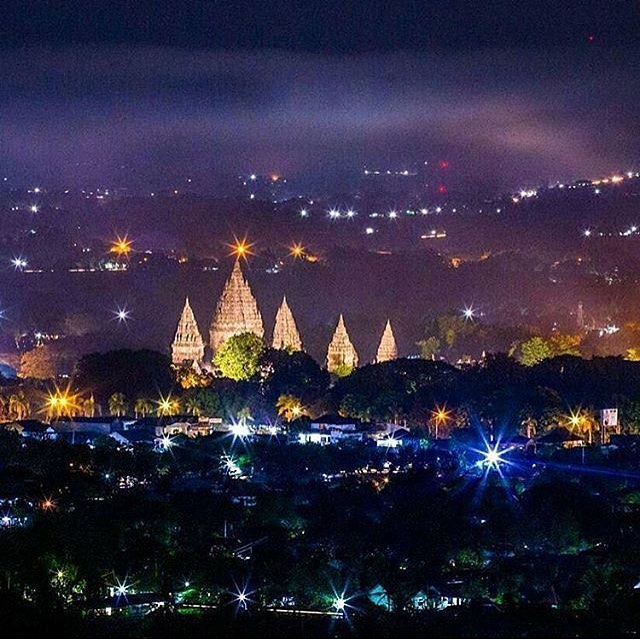 Udah pernah liat Candi Prambanan dari atas belum? Kesini gih!

#explorejogja pho...