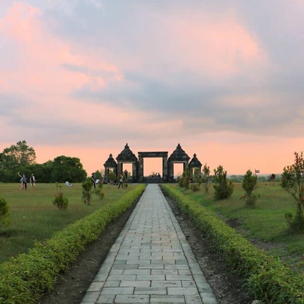Yang libur lebaran jalan-jalan ke Jogja mana suaranya??? #explorejogja photo tod...