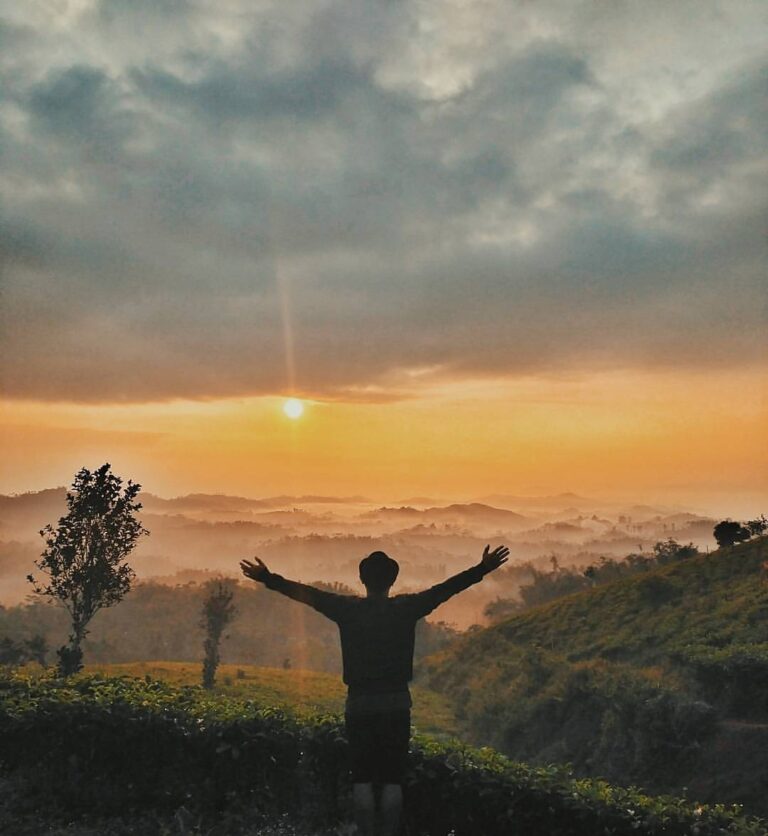 A golden hour photograph by  #exploresukabumi...