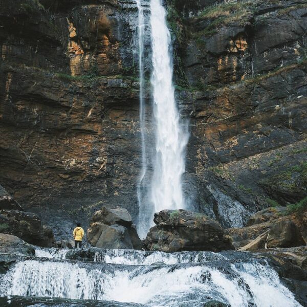 A jaw-dropping scene of one epic fall in #CiletuhPalabuhanratuGeopark well captu...