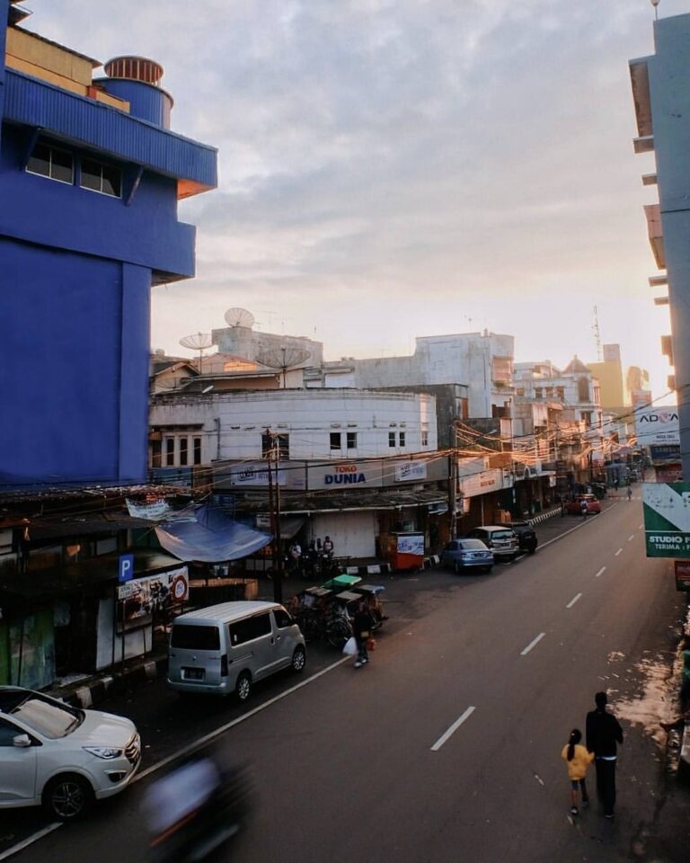 A rare perspective of Jl. Ahmad Yani well captured by  #exploresukabumi...