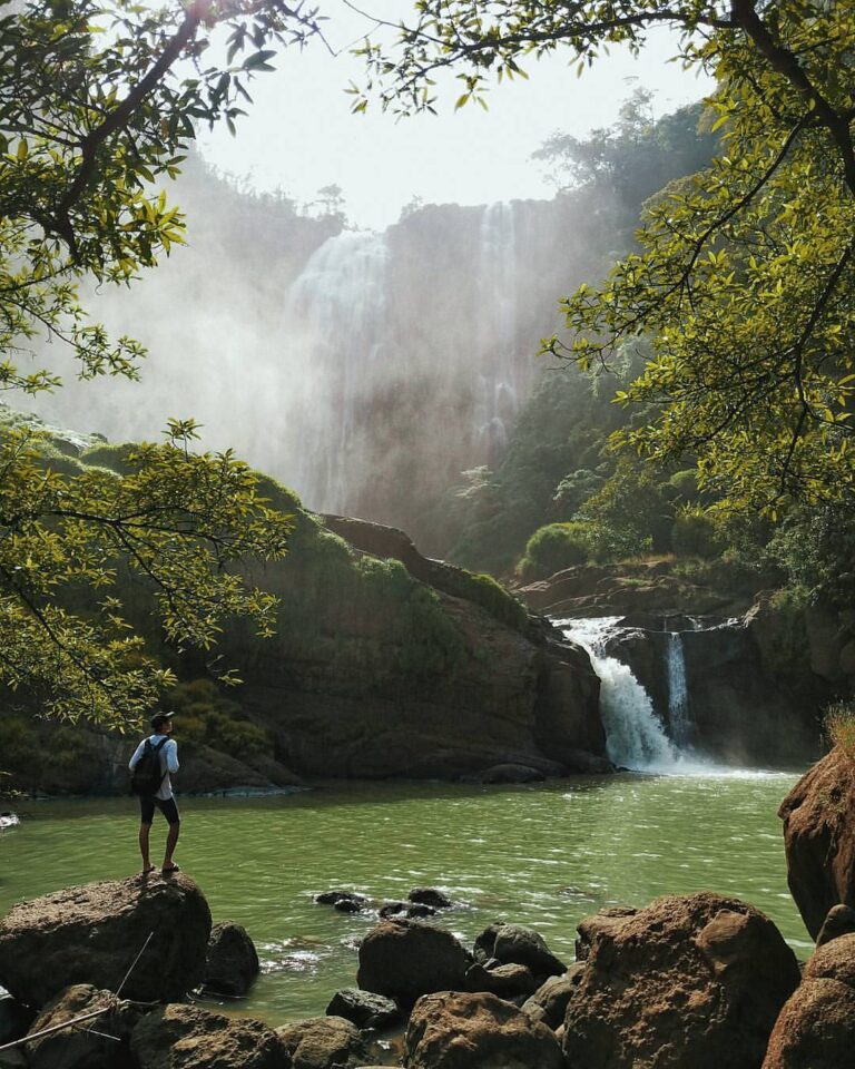 A rare view of Curug Puncak Manik in Ciemas, nicely taken by  #exploresukabumi...