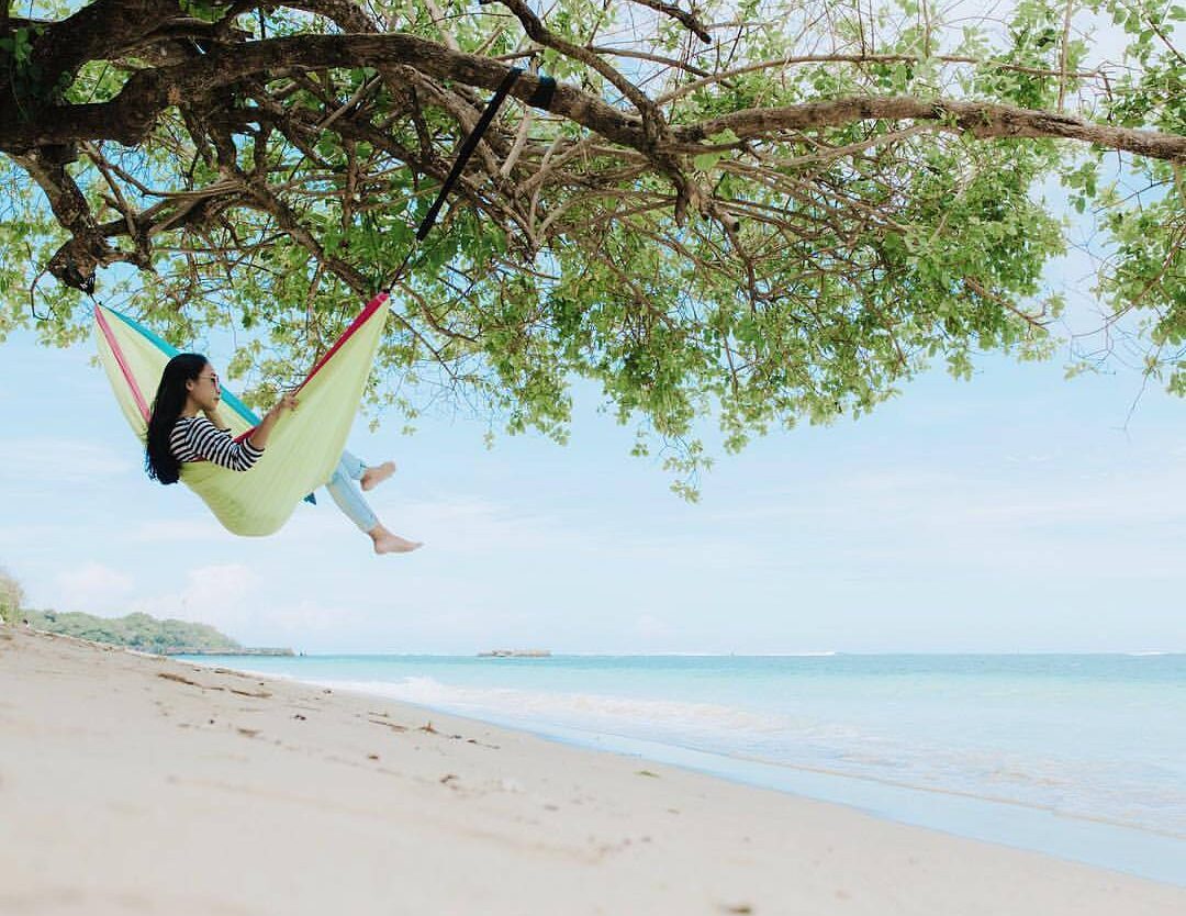A tempting shot visualizing a slow, hanging-on-a-beach, day by  #exploresukabumi...