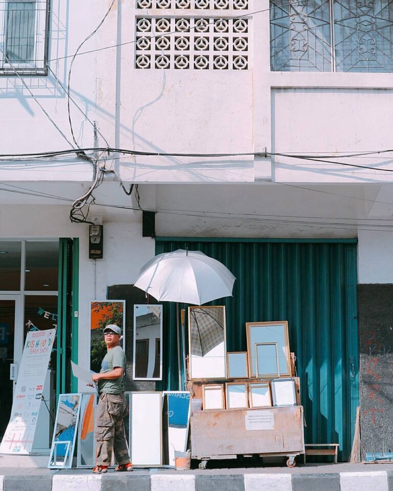Activity on the street, well captured by  taken around Jl. Raya Ahmad Yani #expl...