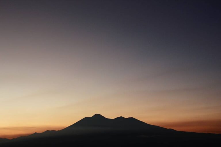 Ada yang tau ini gunung apa? #exploresukabumi photo by ...