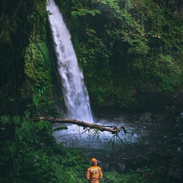 Another waterfall you should visit while in Sukabumi. Photo by  taken at Curug S...