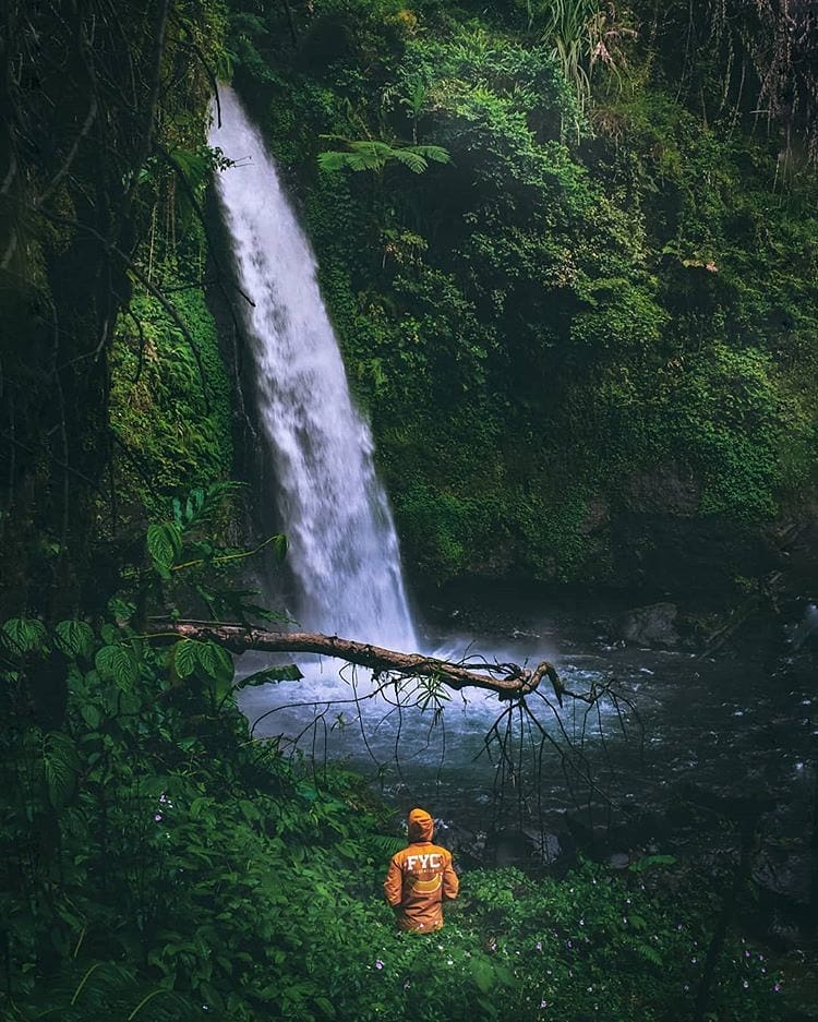 Another waterfall you should visit while in Sukabumi. Photo by  taken at Curug S...