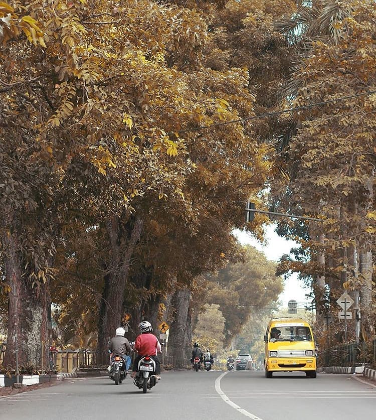 Back to routine, happy Monday! 
Can you guess the address that  took this photo ...