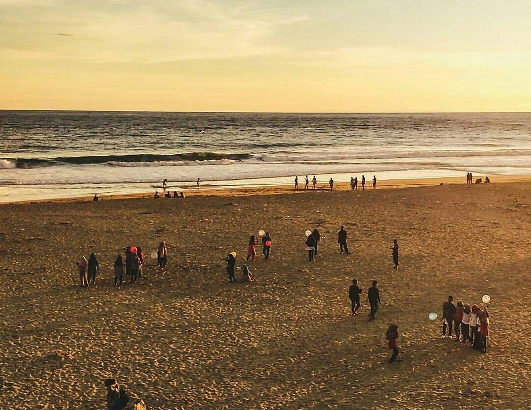 Beach, anyone?
#exploresukabumi photo by  taken at Muara Cipanarikan, #UjungGent...