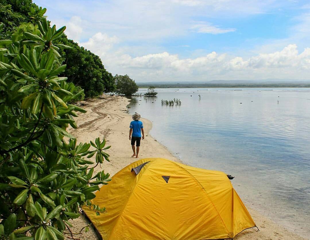 Beach camp, anyone?
#exploresukabumi photo taken at Pantai Cikelewung, #Ciracap,...