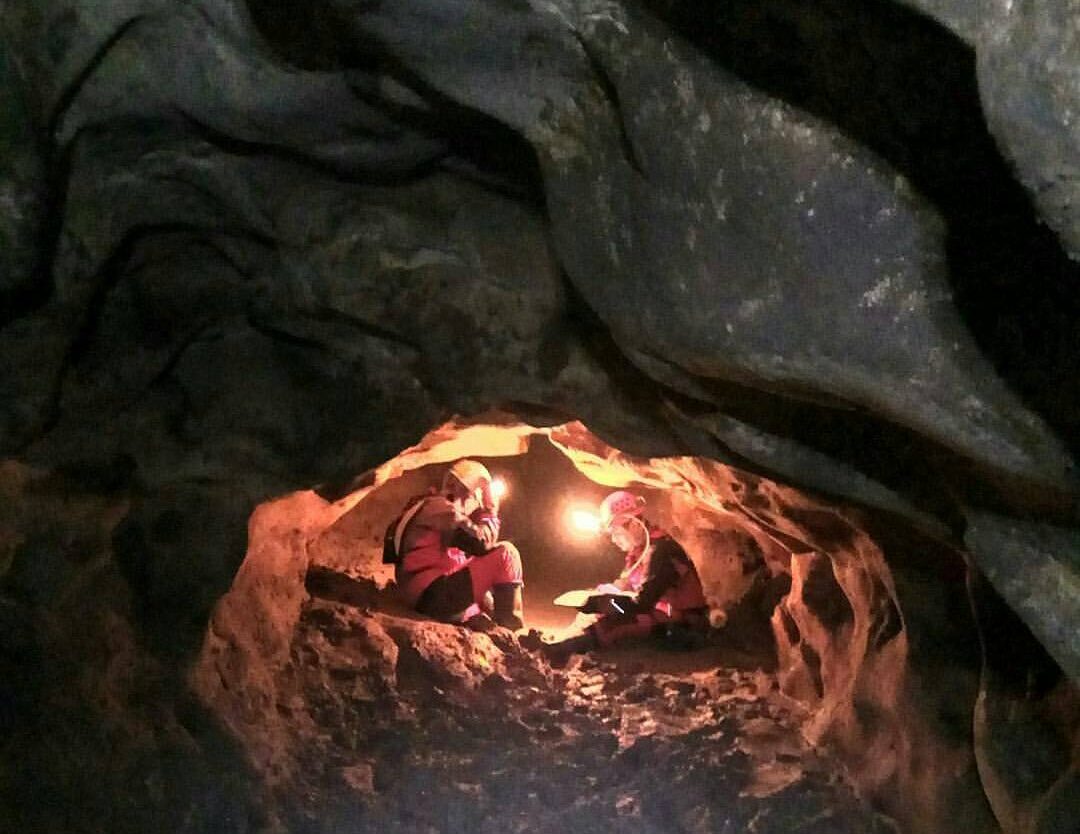 Berani merasakan sensasi kegelapan abadi di dalam perut bumi? #exploresukabumi p...
