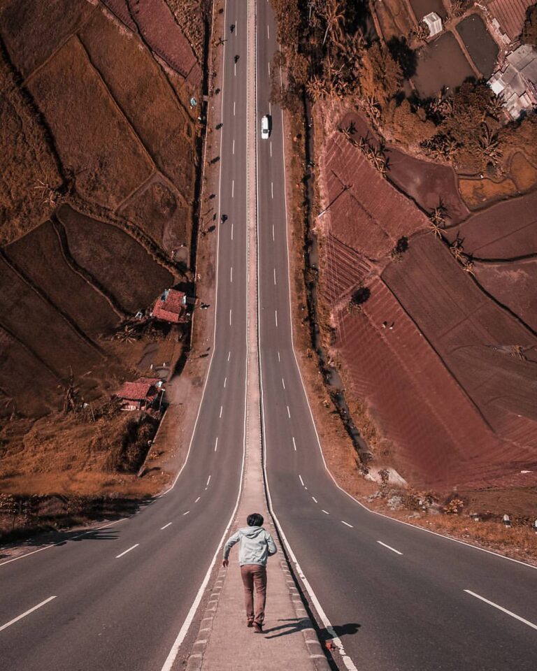 Blowing your mind isn't it? 
Can you guess the place on the picture? Drop your a...