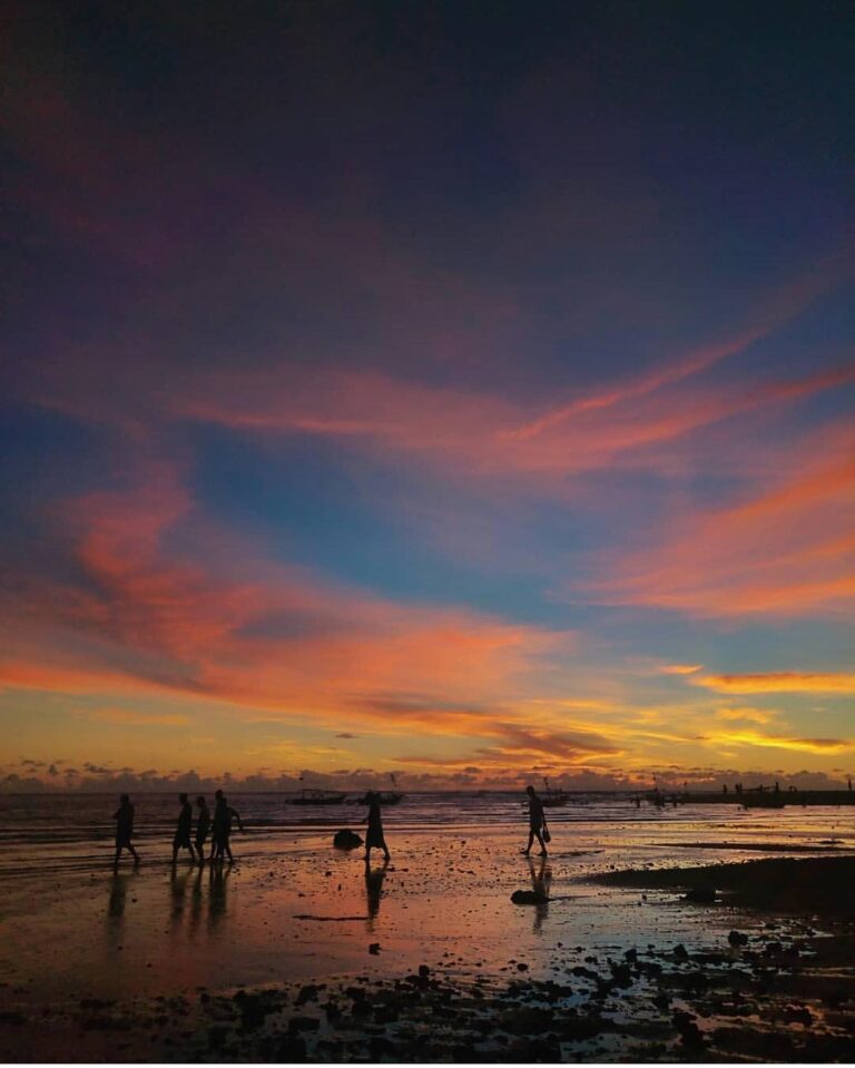 Caption this scene with your favorite song title! #exploresukabumi photo by  tak...