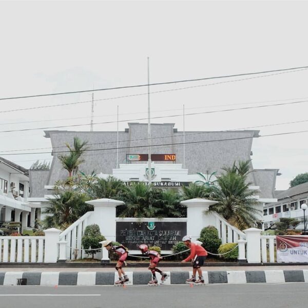 Car Free Day
Menurut kamu, program Car Free Day di Sukabumi gimana? Memuaskan?
-...