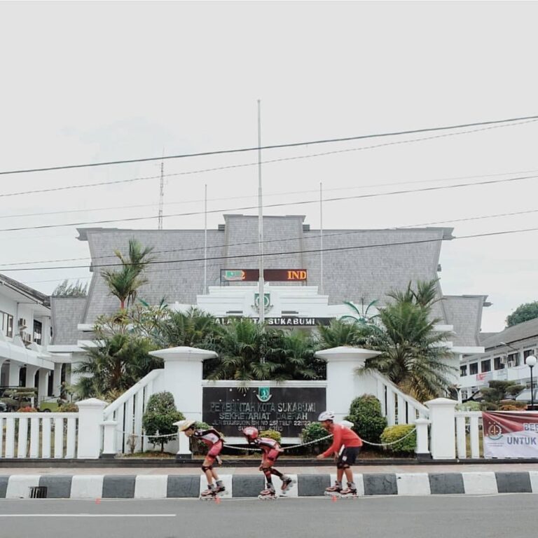 Car Free Day
Menurut kamu, program Car Free Day di Sukabumi gimana? Memuaskan?
-...