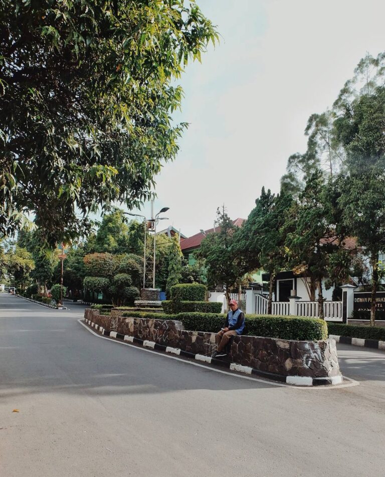 Clean, calm, quiet dago well captured by  taken around Jl. Ir. H. Djuanda #explo...