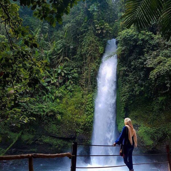 Curug Sawer has a new facility installed, the bridge! Tell us what do you think ...