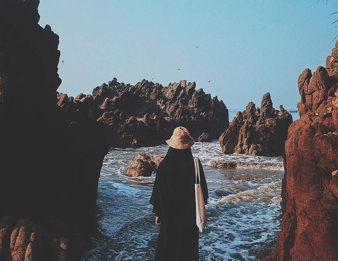 Dragonstone versi Pantai Karang Aji . A different view by  #exploresukabumi...