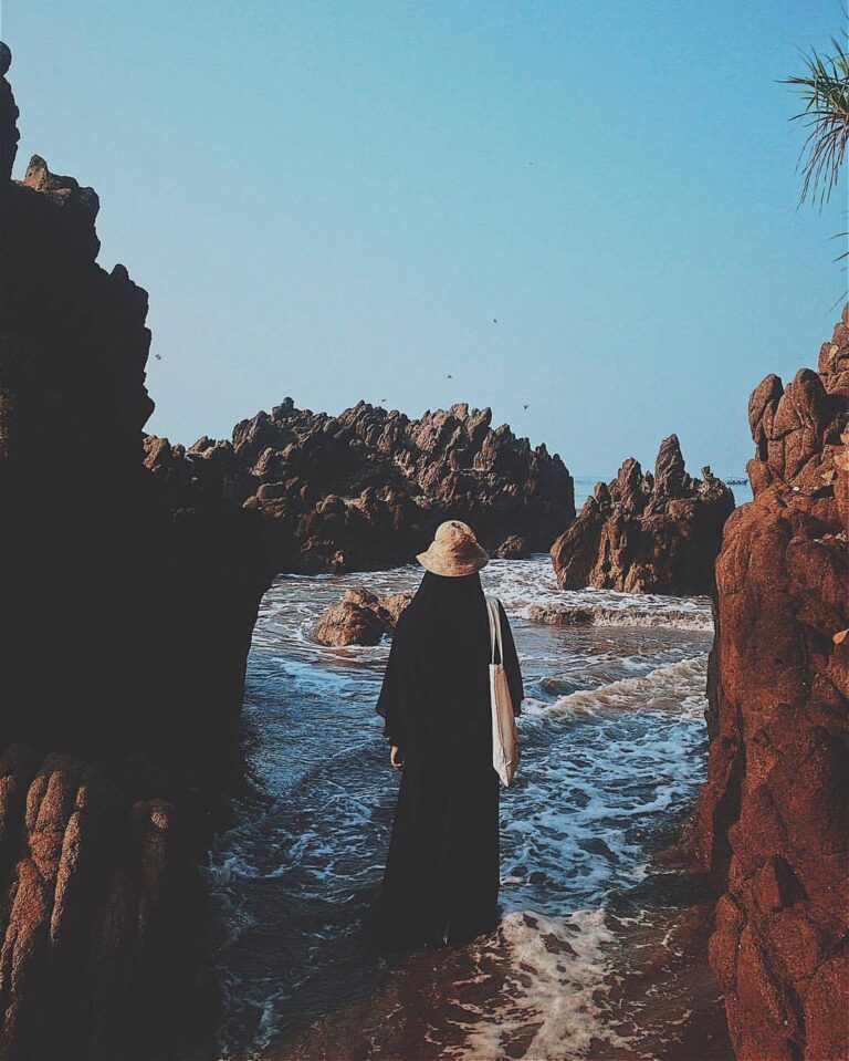 Dragonstone versi Pantai Karang Aji . A different view by  #exploresukabumi...