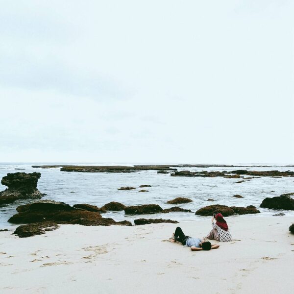 During this kind of holiday season, some people off to the beach for the tranqui...