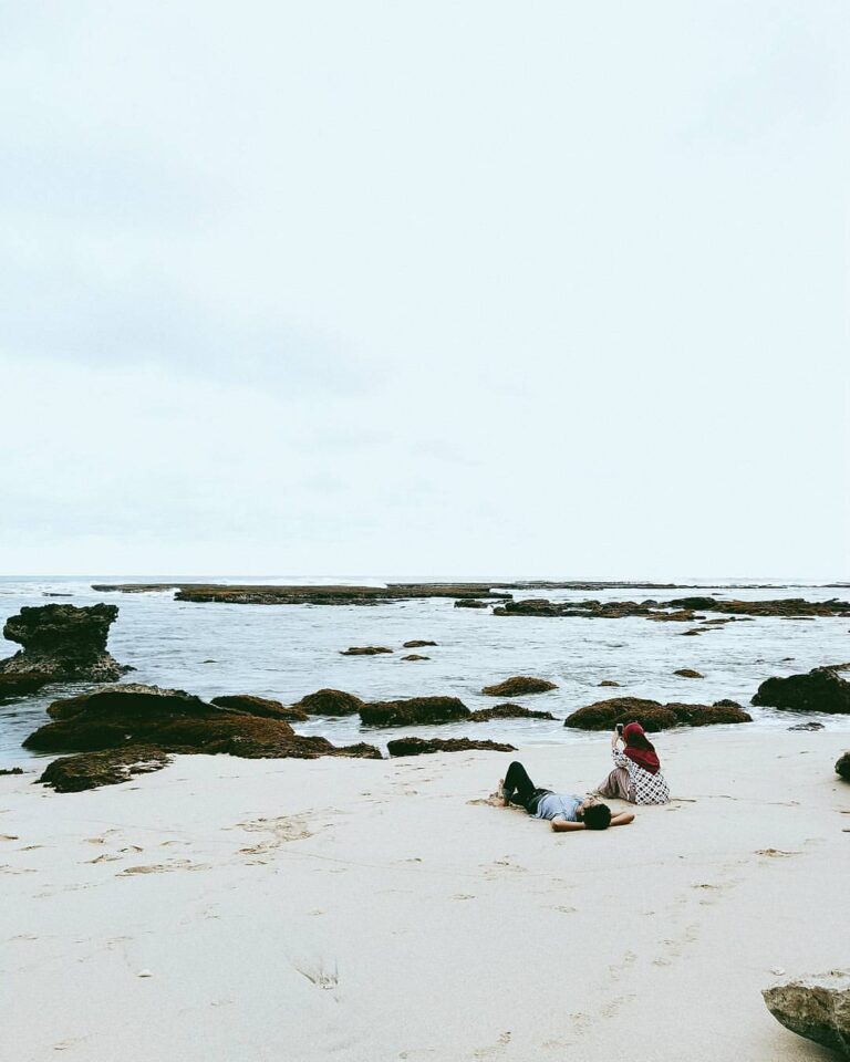 During this kind of holiday season, some people off to the beach for the tranqui...