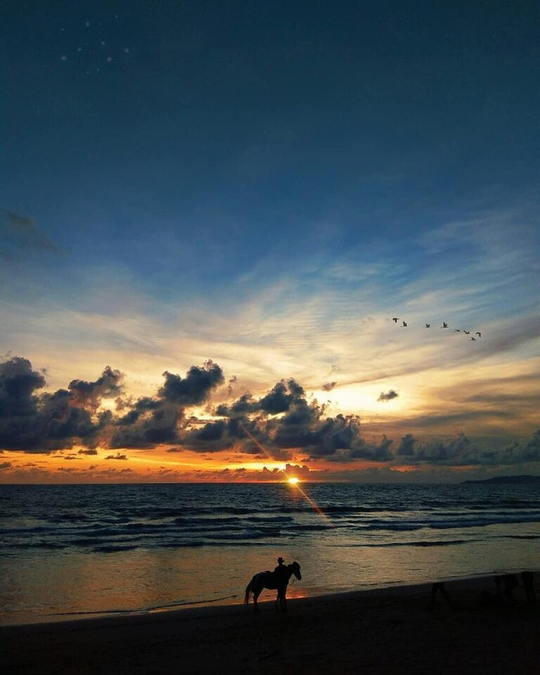 #Exploresukabumi photo by  taken at Pantai Pelabuhan Ratu...