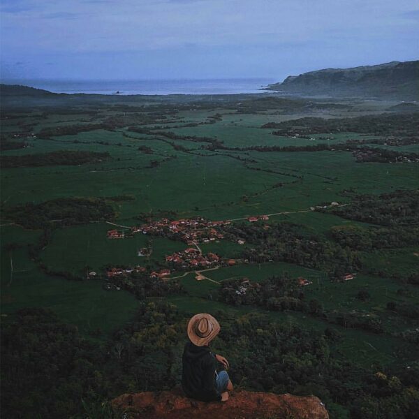 Far away from #omteloletom, this breath-taking photograph was lensed at #ciletuh...
