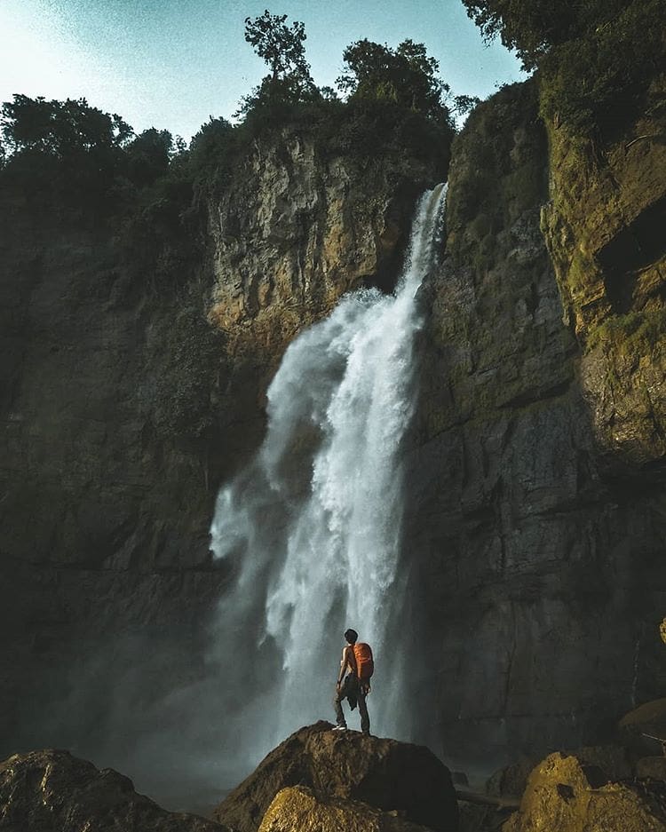 Fascinating scene of Curug Cimarinjung nicely taken by  #exploresukabumi...