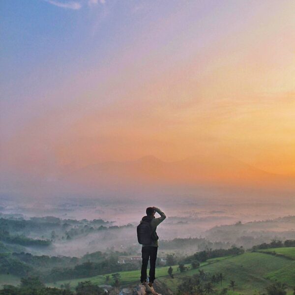 Featuring #sukabumi6am, a spectacular morning view from the top of Karang Numpan...