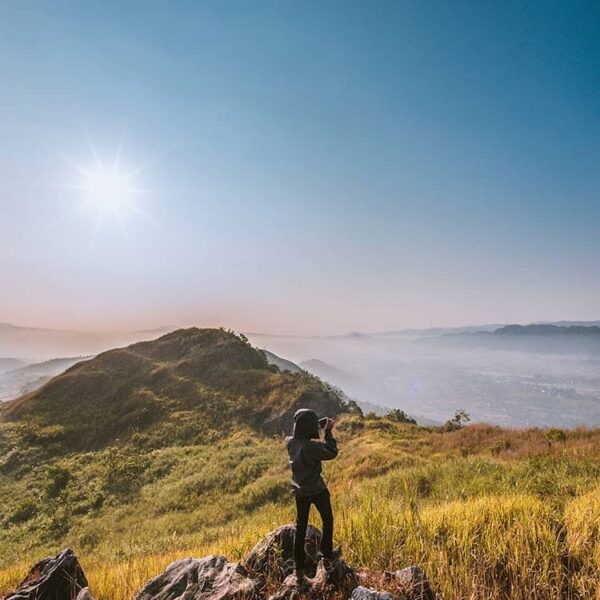 Find your happiness where the sun shines. Beautifully captured by  #exploresukab...