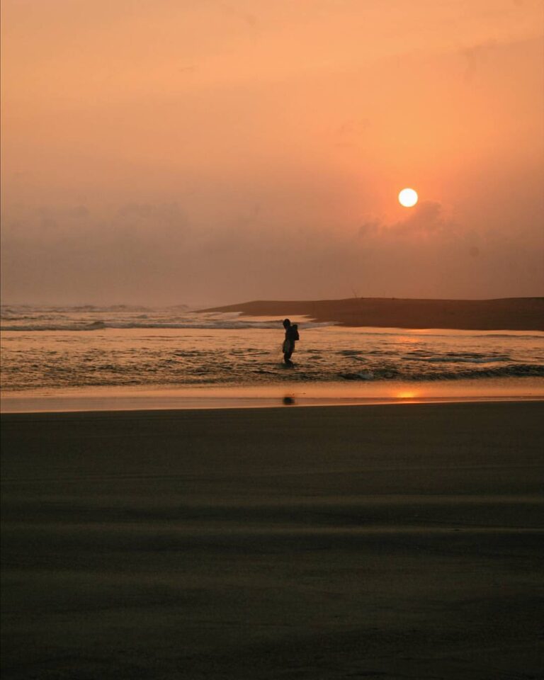 Happy Monday everyone!
#exploresukabumi photo by  taken at Pantai Kesik Urug...