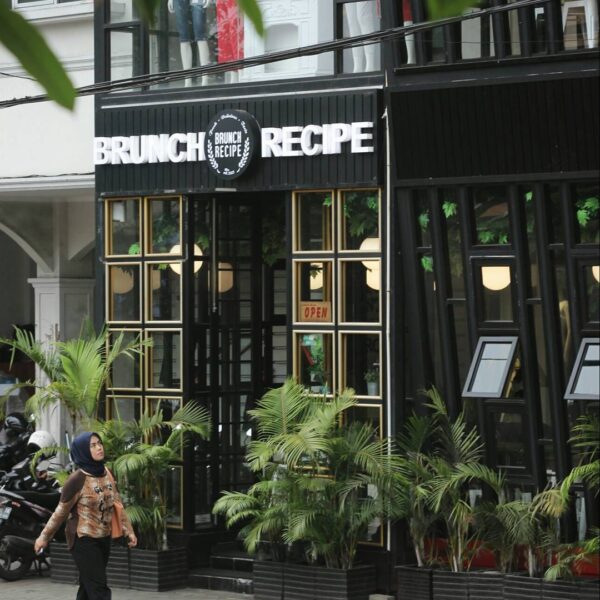 Hola, cafe hopper! For western food lover,  must have been in you heart already,...