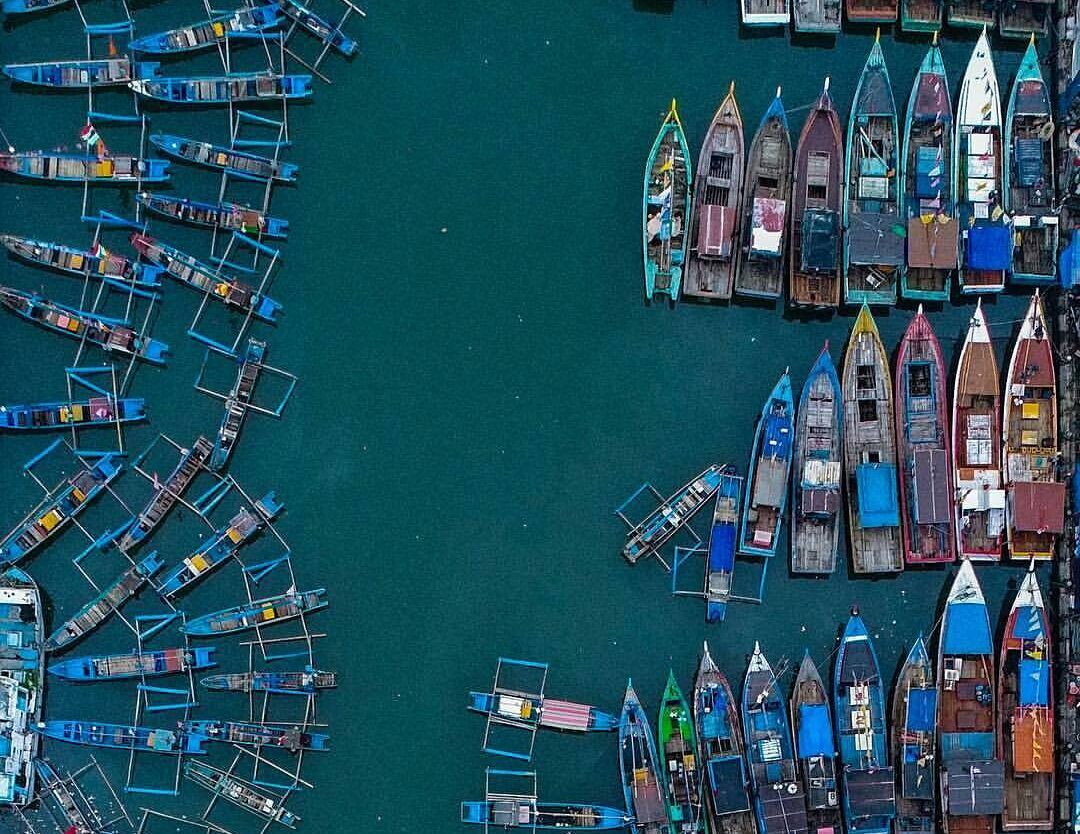 How many boat do you see?
#exploresukabumi bird-eyes view above Dermaga Palabuha...