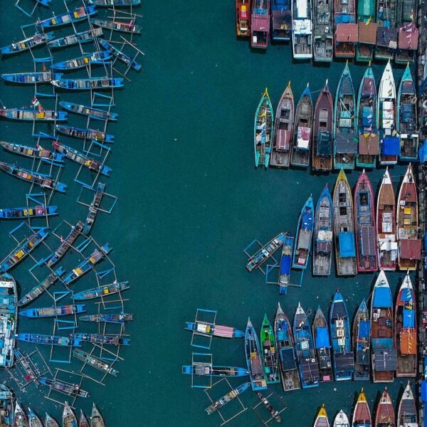 How many boat do you see?
#exploresukabumi bird-eyes view above Dermaga Palabuha...
