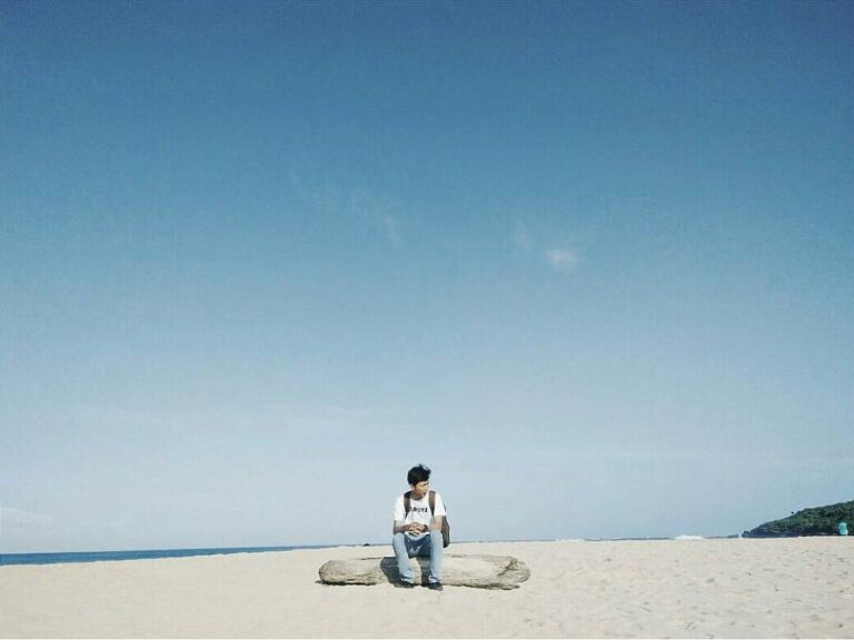 How's your weekend going, peeps?
#exploresukabumi photo by  taken at Pantai Muar...