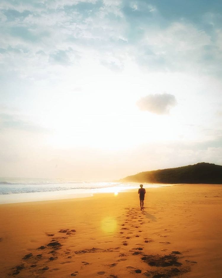 Let this magical shot by  greet your weekend. Happy Friday! 
#exploresukabumi...