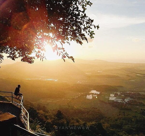May this  beautiful shot of Panenjoan Ciletuh Geopark help you starting this Mon...