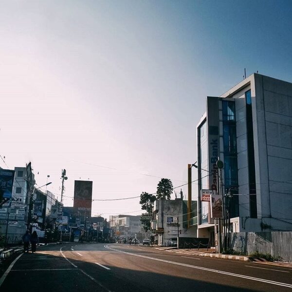 Morning scene at Jalan Sudirman, photo by  #exploresukabumi...