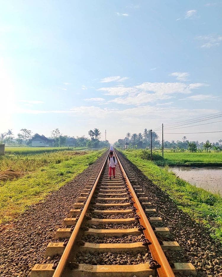 Morning scene by  taken around Stasiun Cisaat #exploresukabumi...