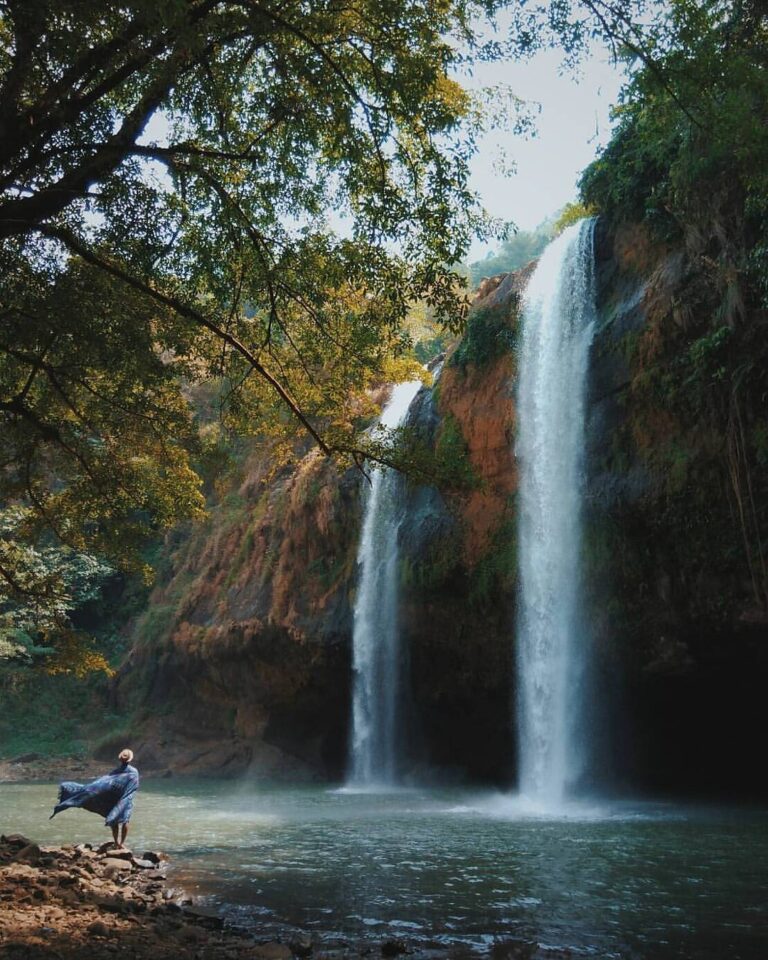 One of #ciletuhpalabuhanratugeopark hidden gems, Curug Sodong. An epic shot by  ...